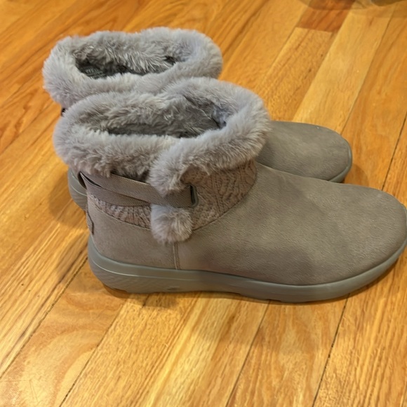 SKETCHERS FAUX FUR TRIM ANKLE BOOTS - Picture 4 of 6
